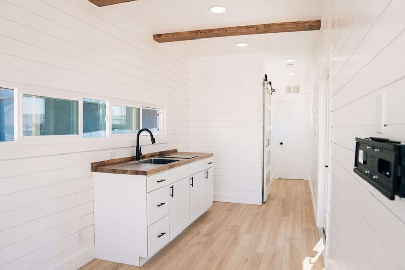 Luxe ALT 40’ Tiny Home thumbnail 4