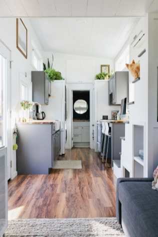 Golden American Tiny House thumbnail 8