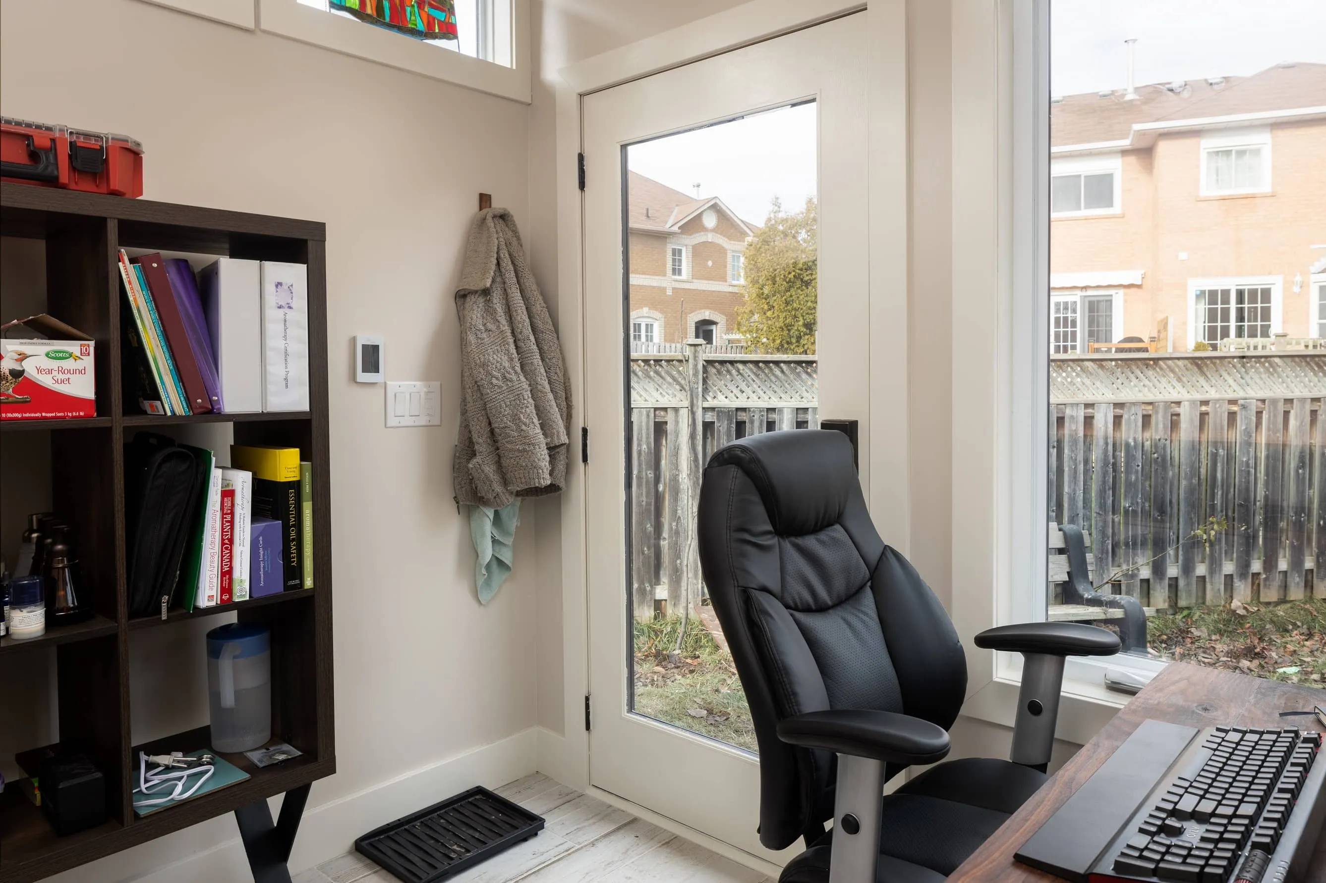 C.G - Quaint Office thumbnail 4