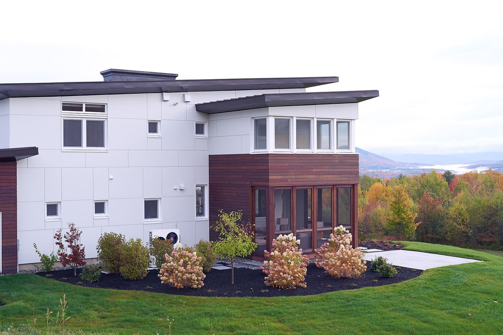 Mountain Modern thumbnail 2