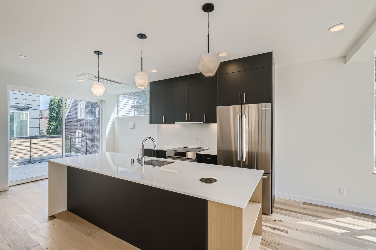 515 Howe St Seattle thumbnail 17
