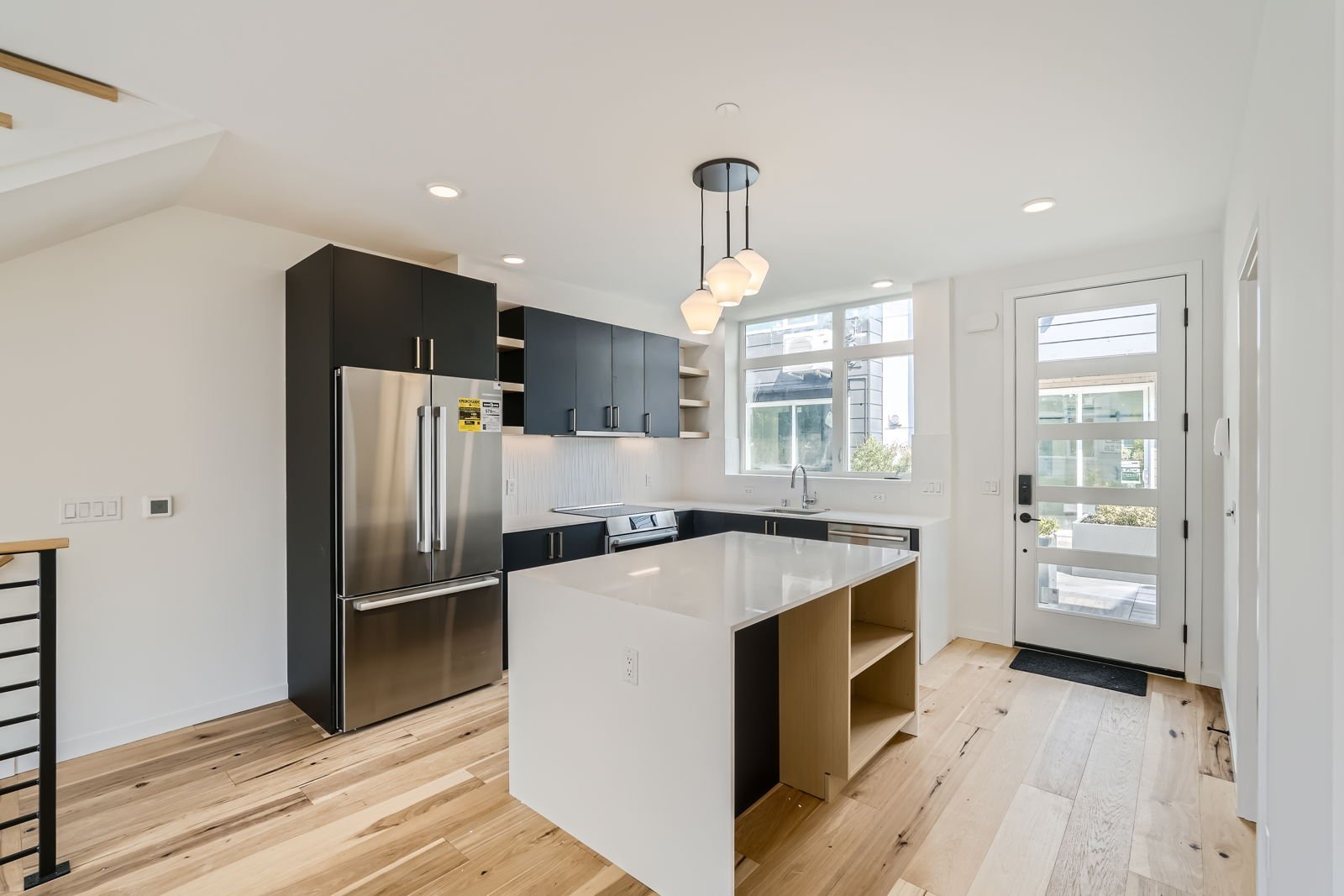 515 Howe St Seattle thumbnail 6