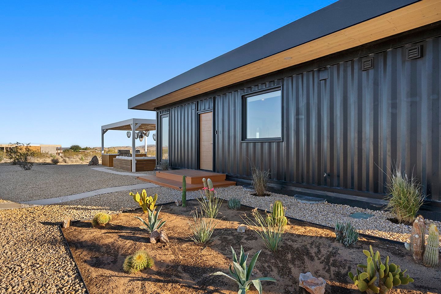 JOSHUA TREE CONTAINER HOUSE thumbnail 3
