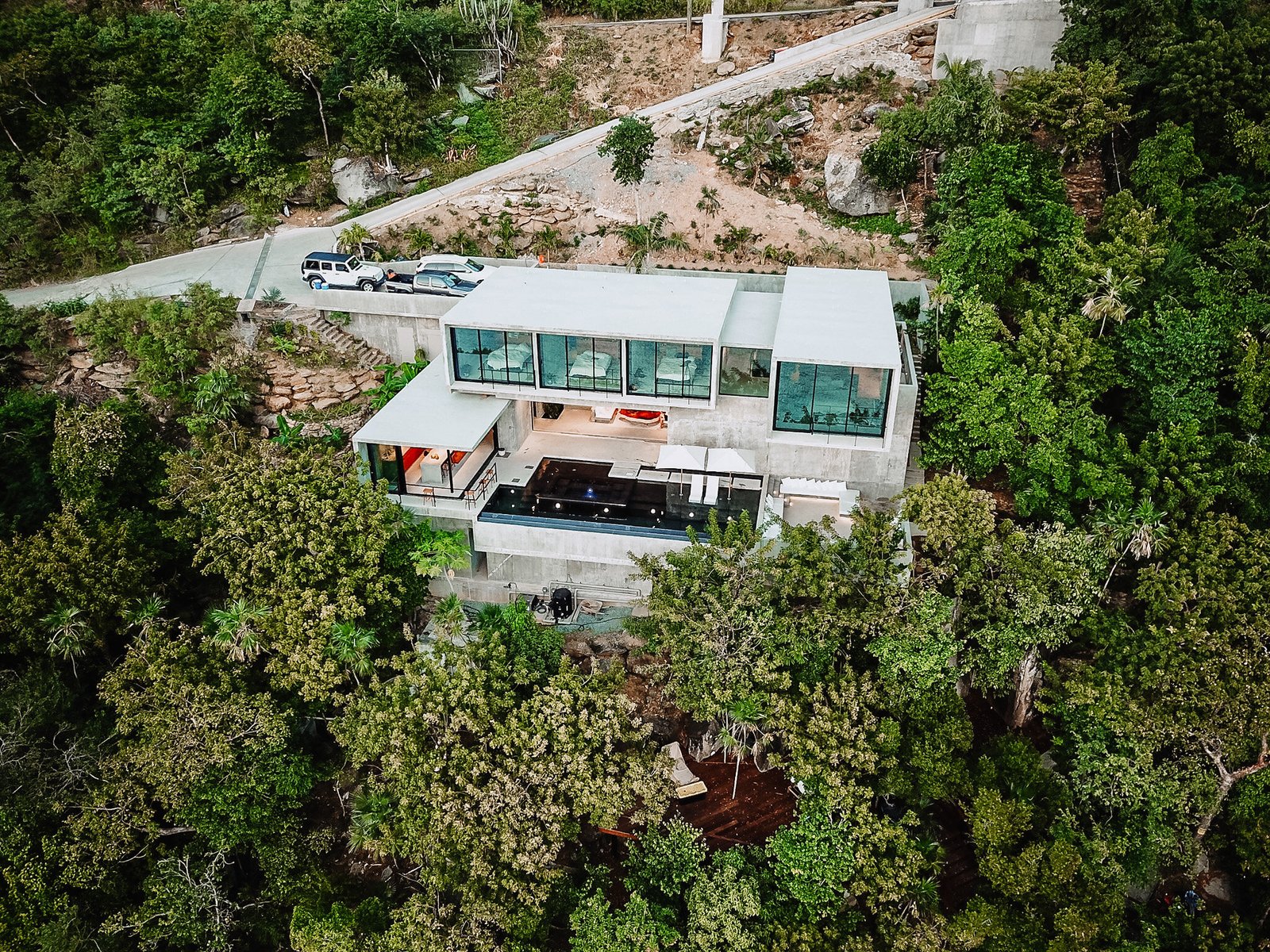 VI HOUSE thumbnail 9