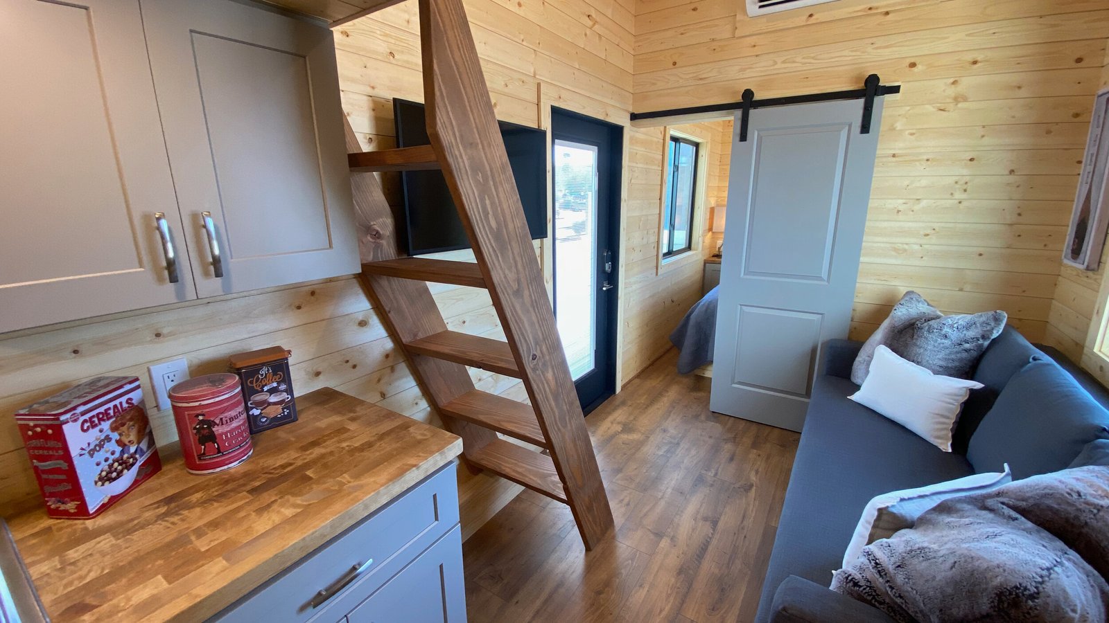 THE BUNKHOUSE thumbnail 93